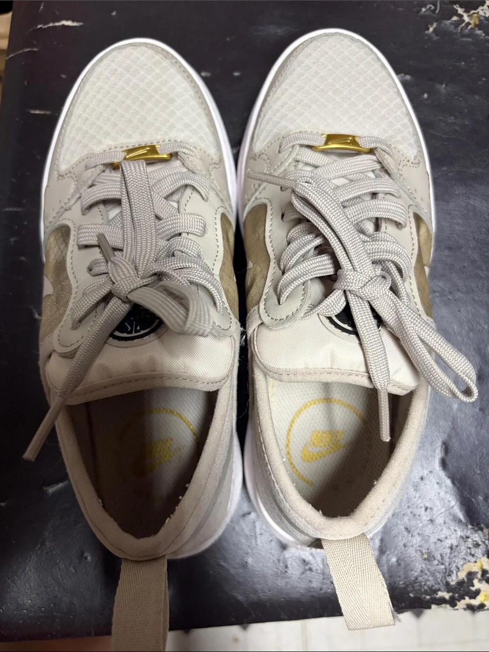 Nike Kids Low-Top Sneakers in Cream and White